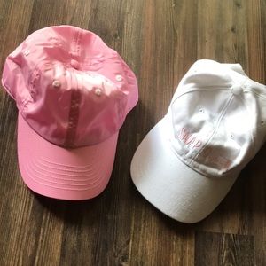 2 snap back hats
